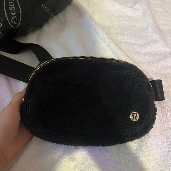 lululemon athletica | Accessories | Black Fleece Lululemon Belt Bag | Poshmark lululemon athletica | Accessories | Black Fleece Lululemon Belt Bag | Poshmark